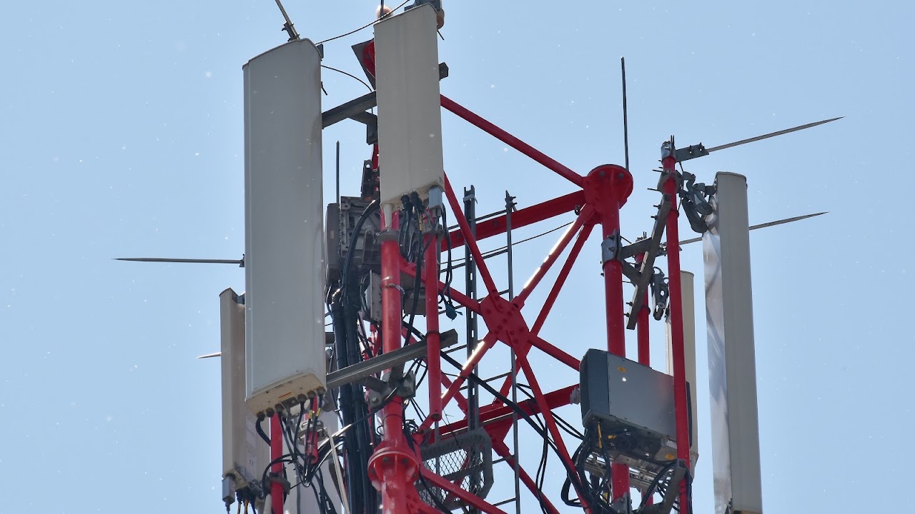 Telecommunications tower